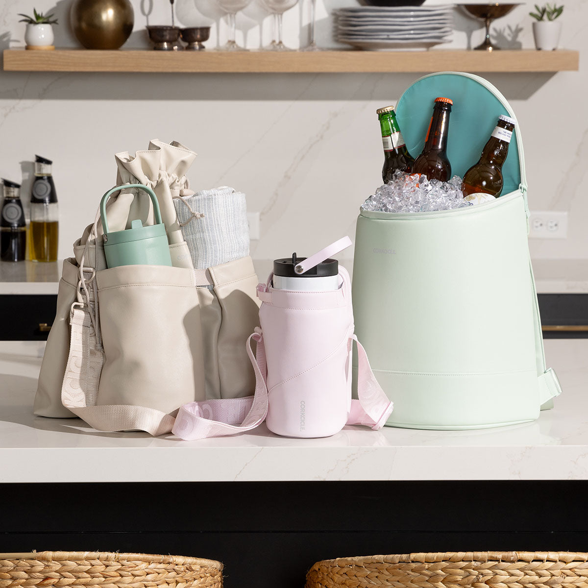 beverage-bucket-bag-o6 6c4793ad3b8e--group-lifestyle1.jpg