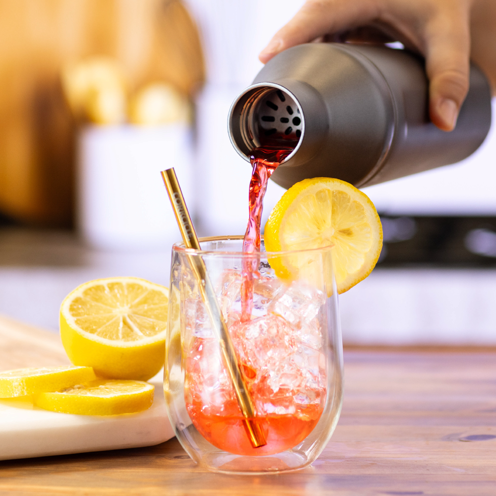 cocktail-shaker-lid-q2 Cocktail_Shaker_lifestyle_1_0f873eef-26b9-477a-b301-4dde25c00201.png